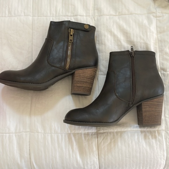 Ladies Crown vintage Booties - Picture 3 of 4